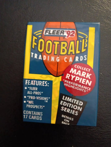 (1) One Pack - 1992 FLEER NFL Football Trading Card - 17 Cards - Shuga Records